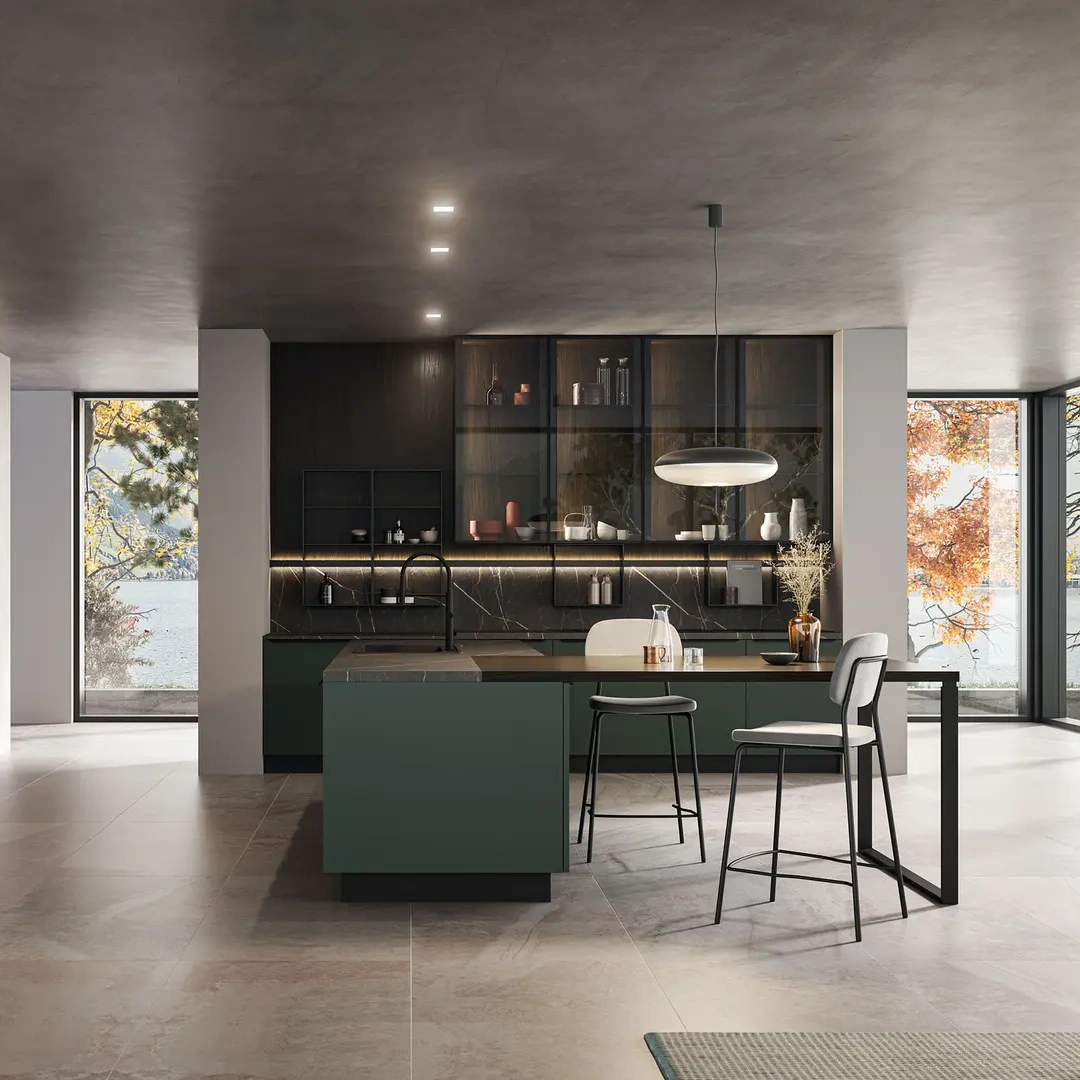 Cucina scenografica con tocco verde di lusso a Lodi