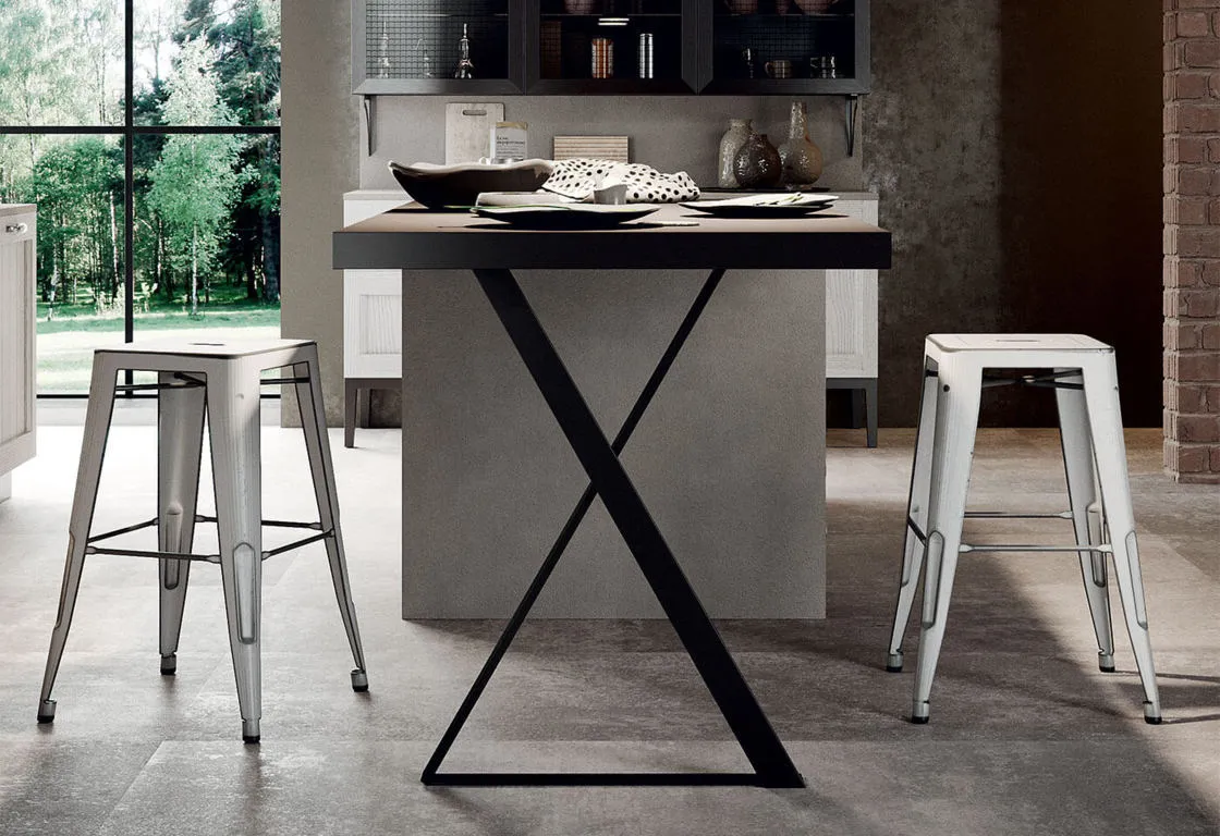 Penisola con sgabelli bianchi in stile contemporaneo